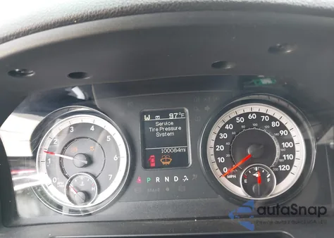 2021 Ram 1500 Classic Tradesman 4X4 5'7 Box z USA, uszkodzony, nr VIN 3C6RR7KT5MG548601